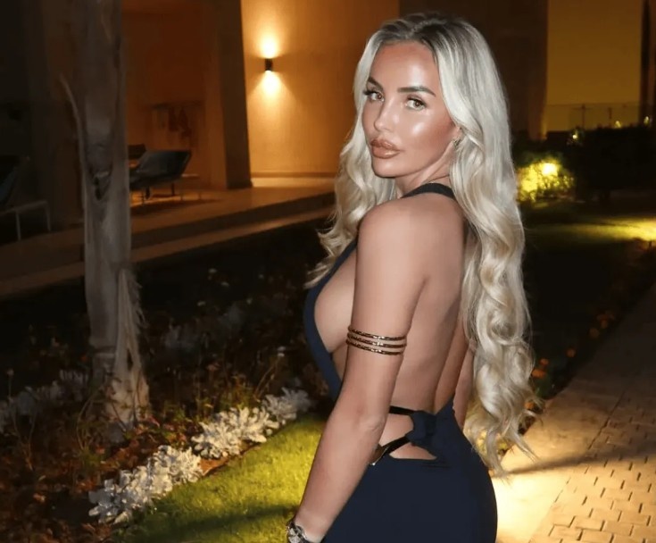 太阳报：帕尔默模特女友更新社交动态，性感黑色长裙尽显好身材