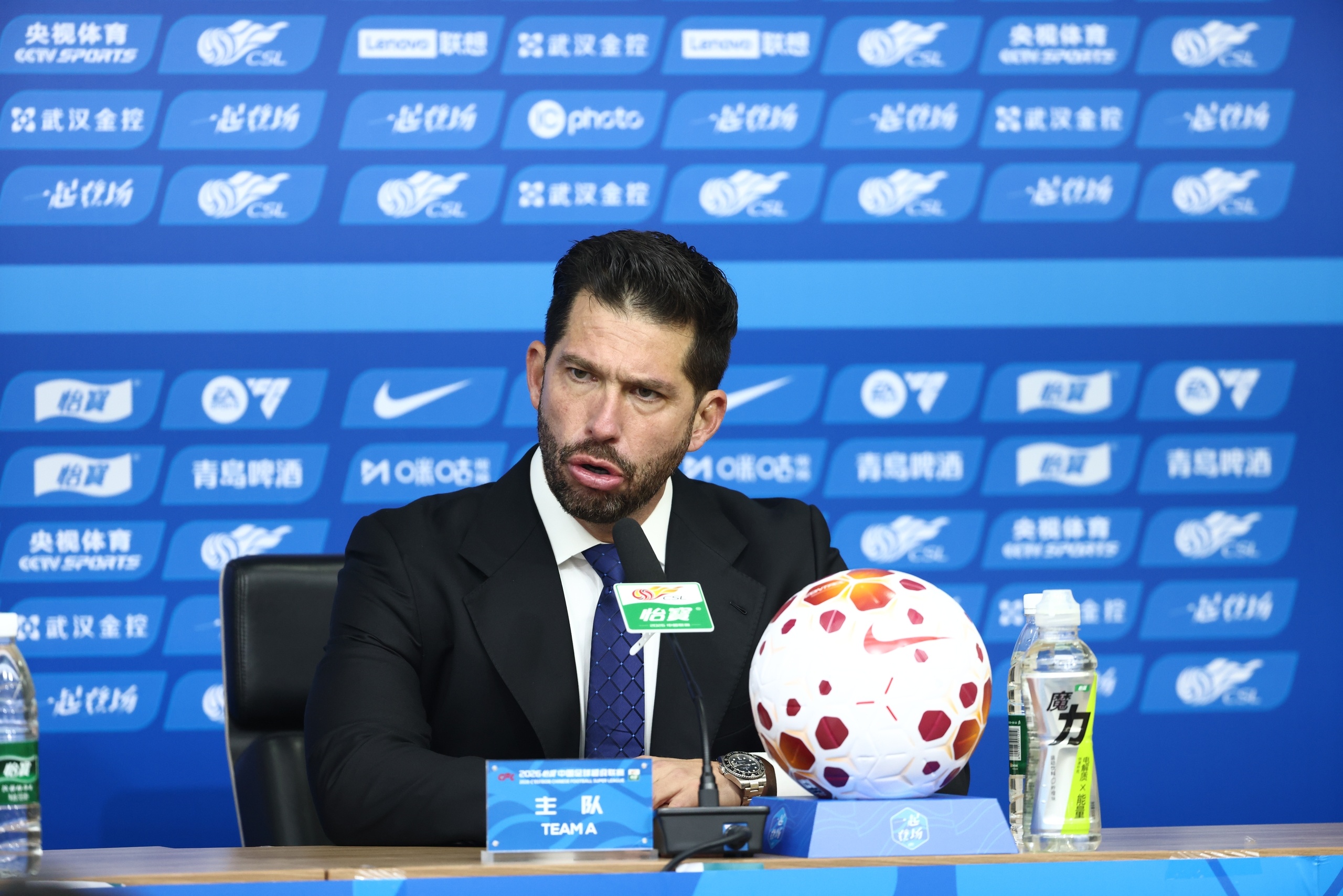 星空体育官网-莫拉赛后：球员展现出顽强的斗志，会抓住间歇期机会提高和加强